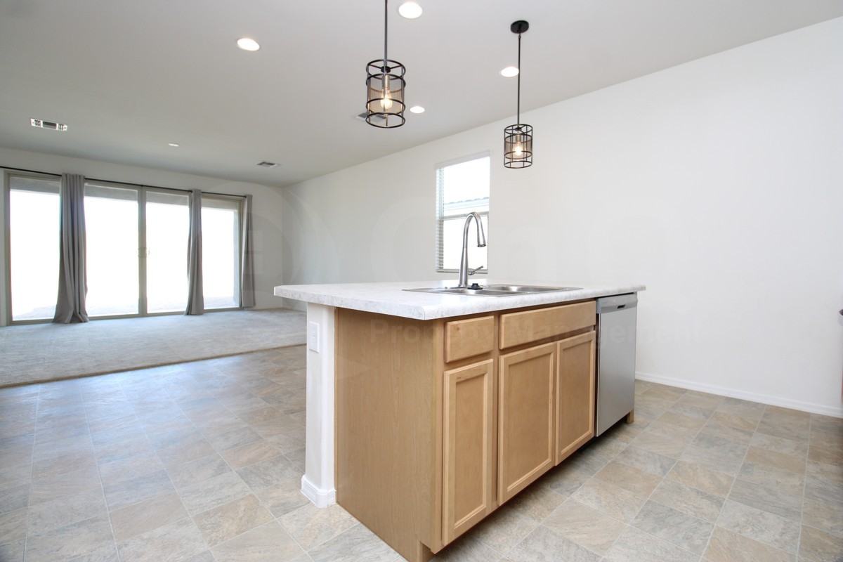 1596 W Hopi Dr - Photo 4 of 23