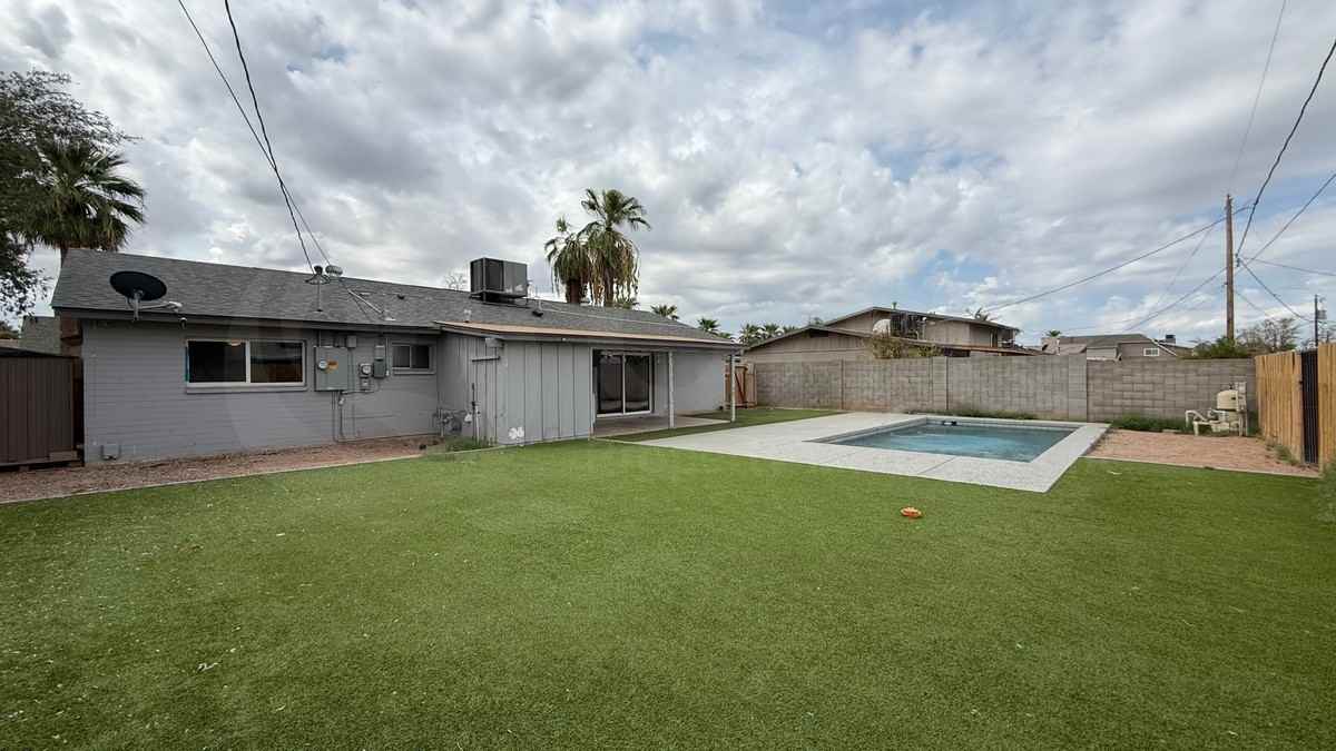 140 E Riviera Dr - Photo 3 of 22