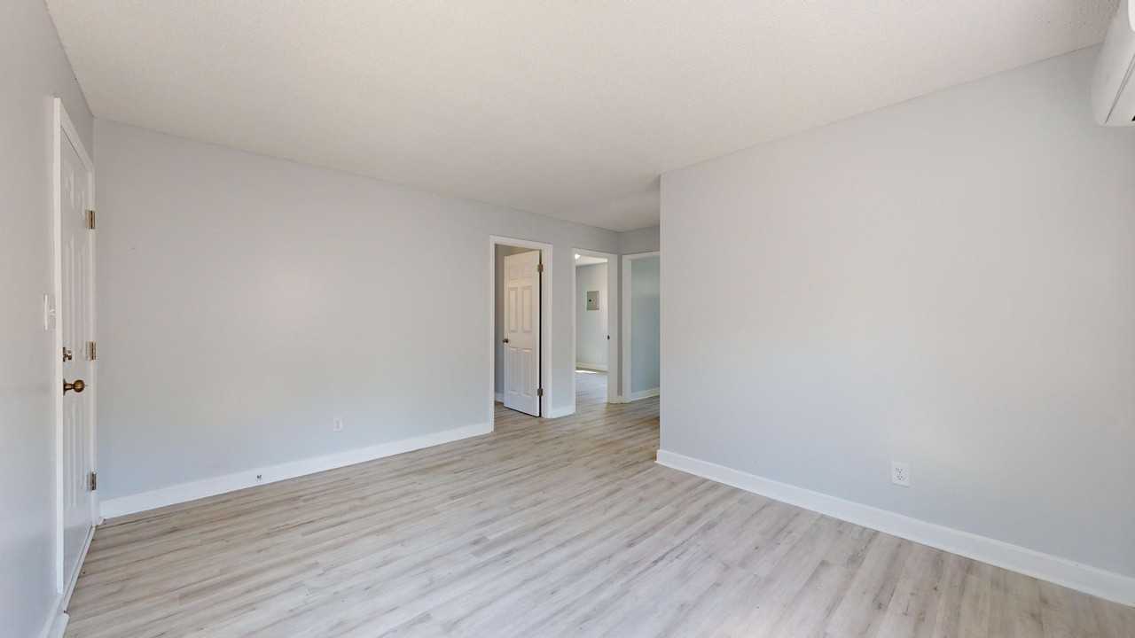 4527 Helena St - Photo 2 of 4