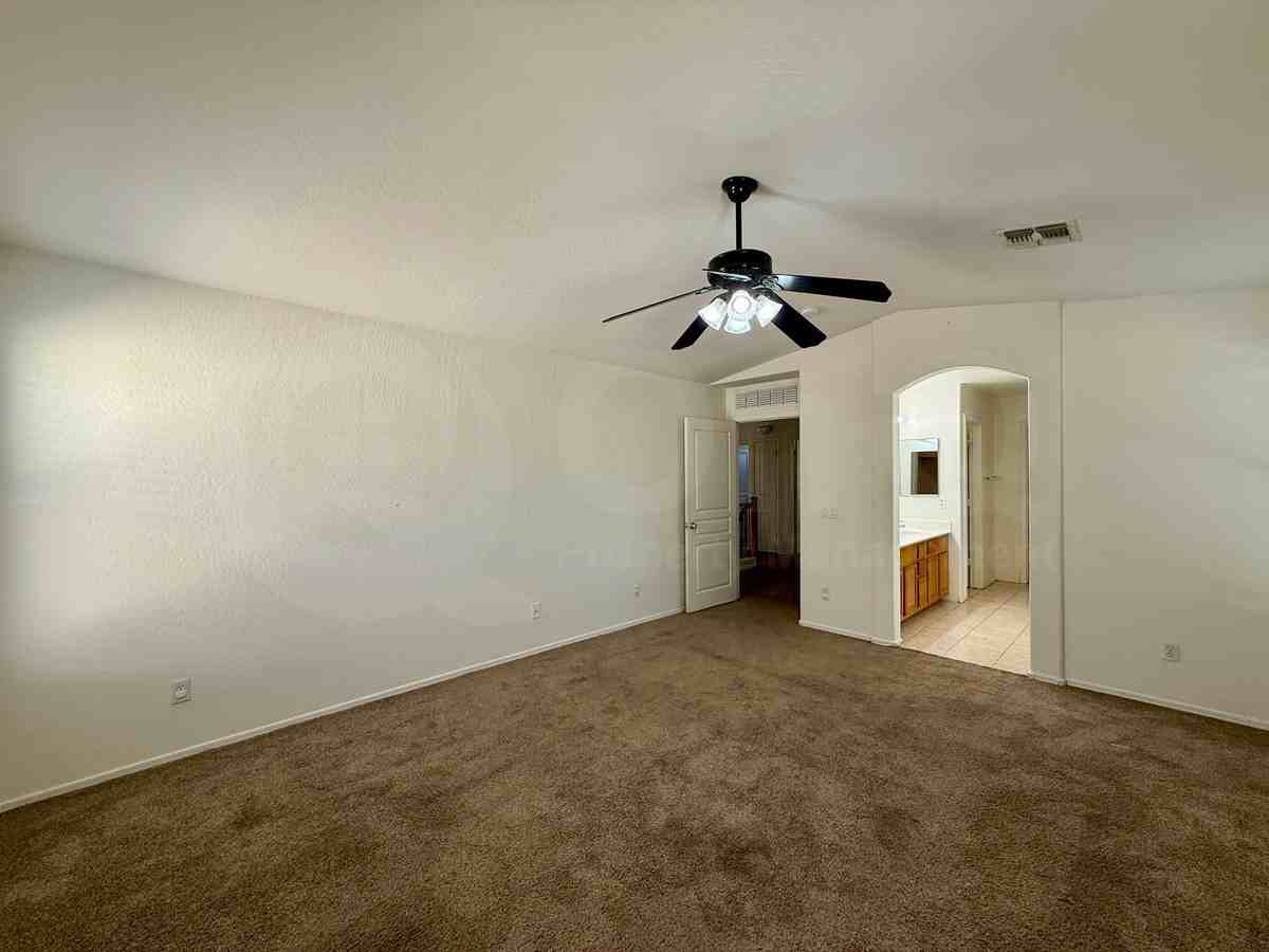 15346 W Laurel Ln - Photo 7 of 45