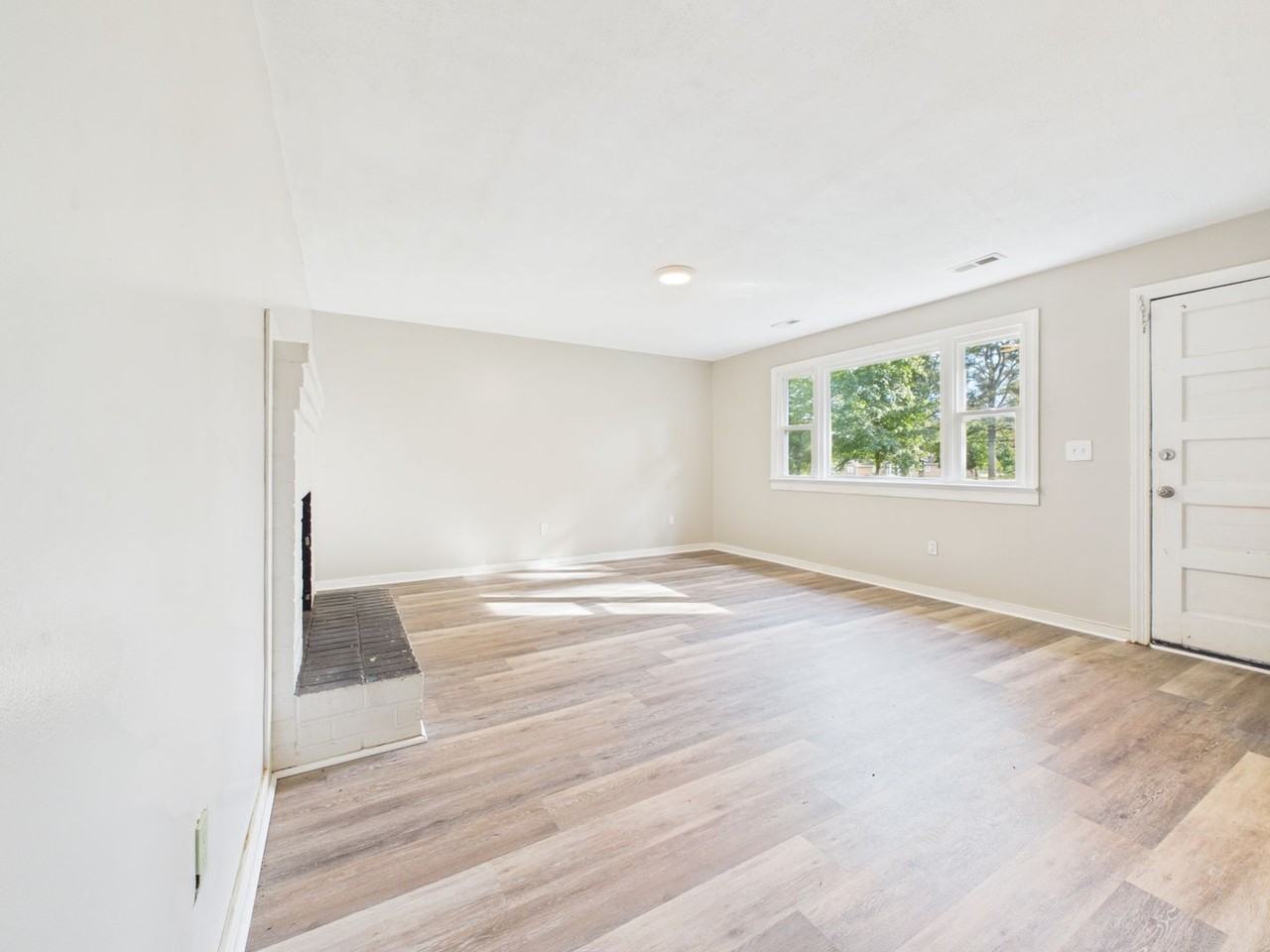 4220 Terminal Ave - Photo 2 of 15