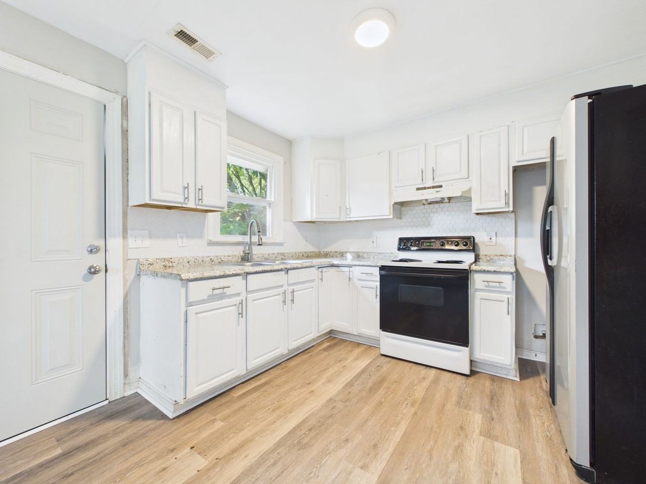 4220 Terminal Ave - Photo 3 of 15