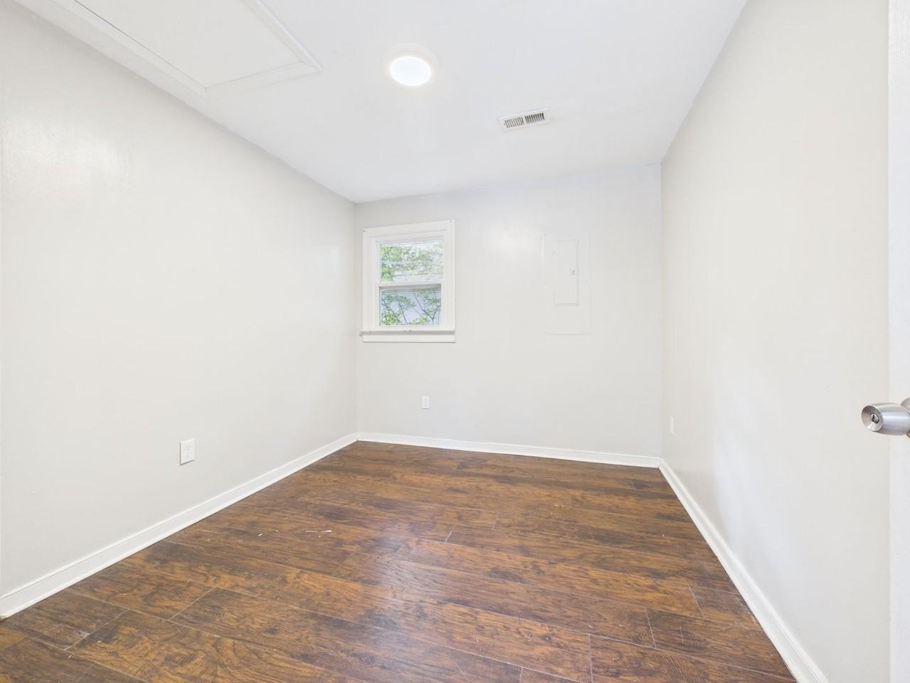 4220 Terminal Ave - Photo 5 of 15