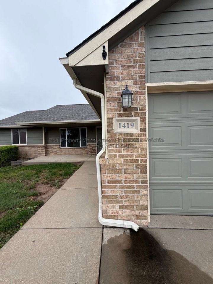 1419 E Alise St - Photo 3 of 50