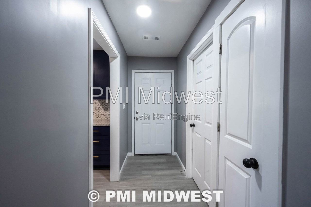 5703 E 17th St - Photo 2 of 22