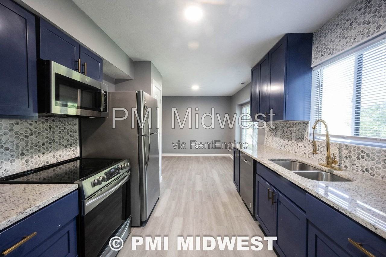 5703 E 17th St - Photo 3 of 22
