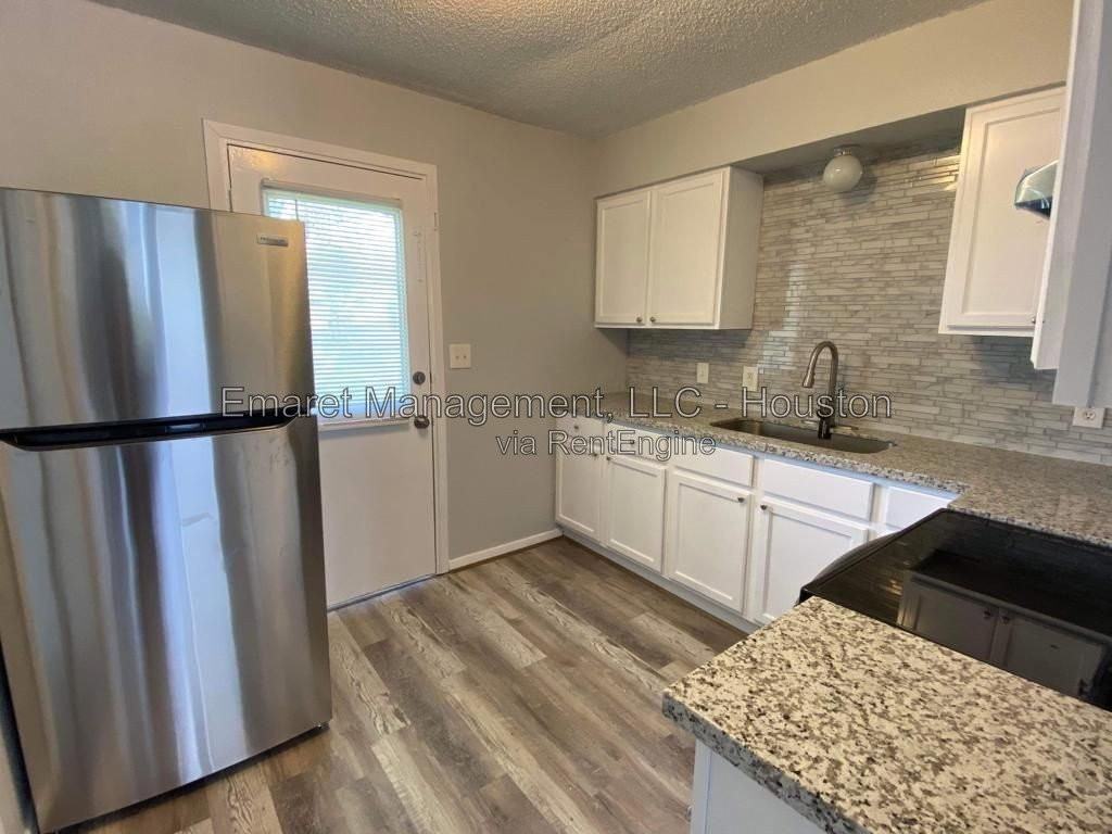 102 Oakdale Ct - Photo 6 of 18