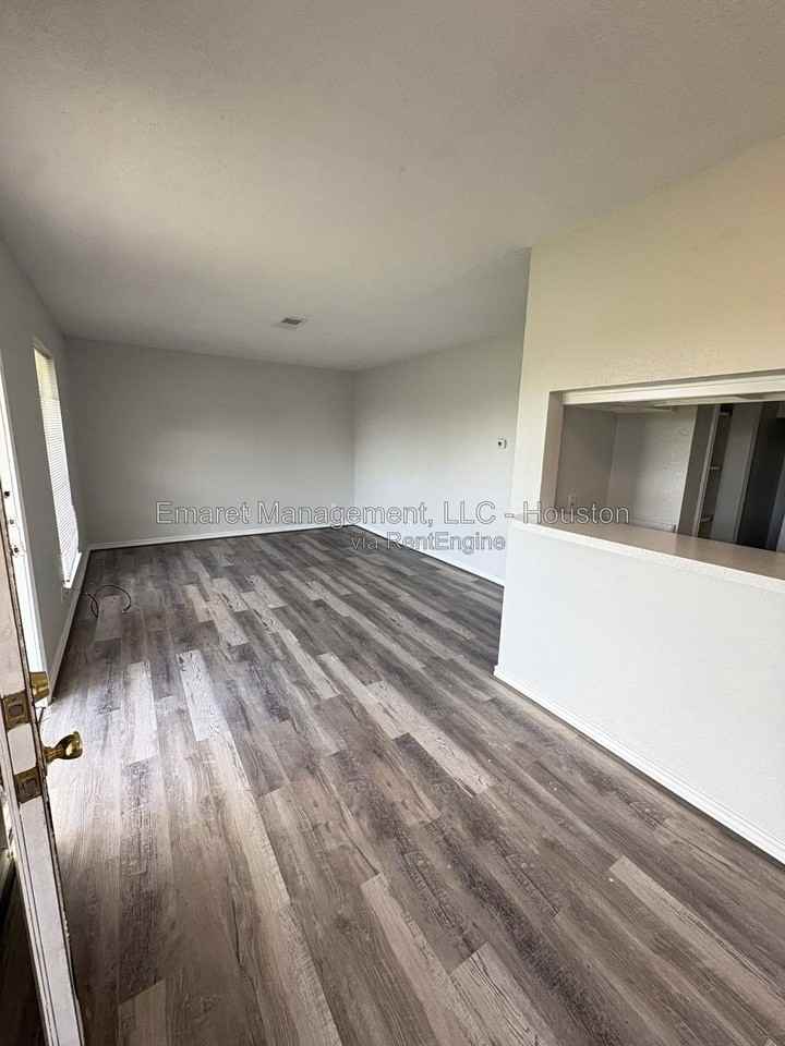 310 Yaupon St #501 - Photo 7 of 15