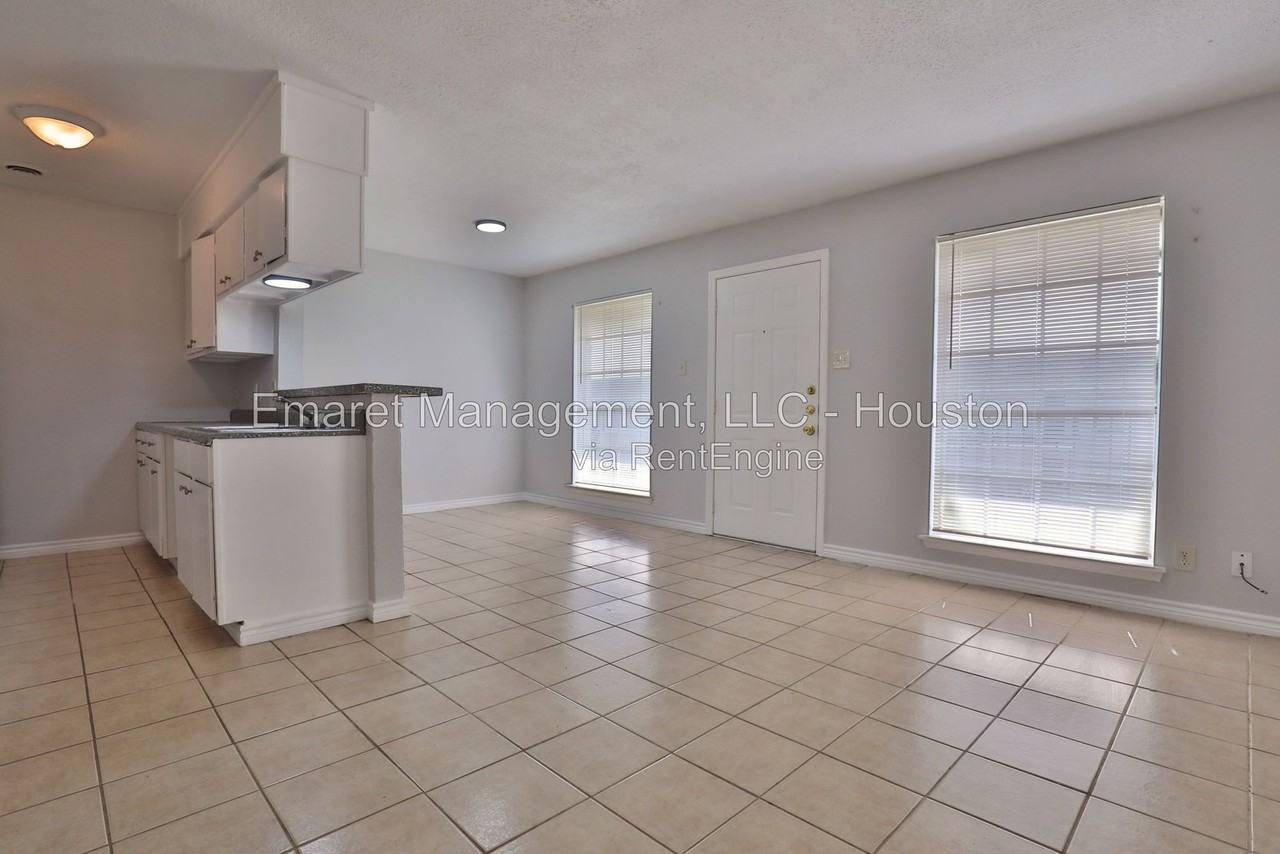 310 Yaupon St #609 - Photo 2 of 15