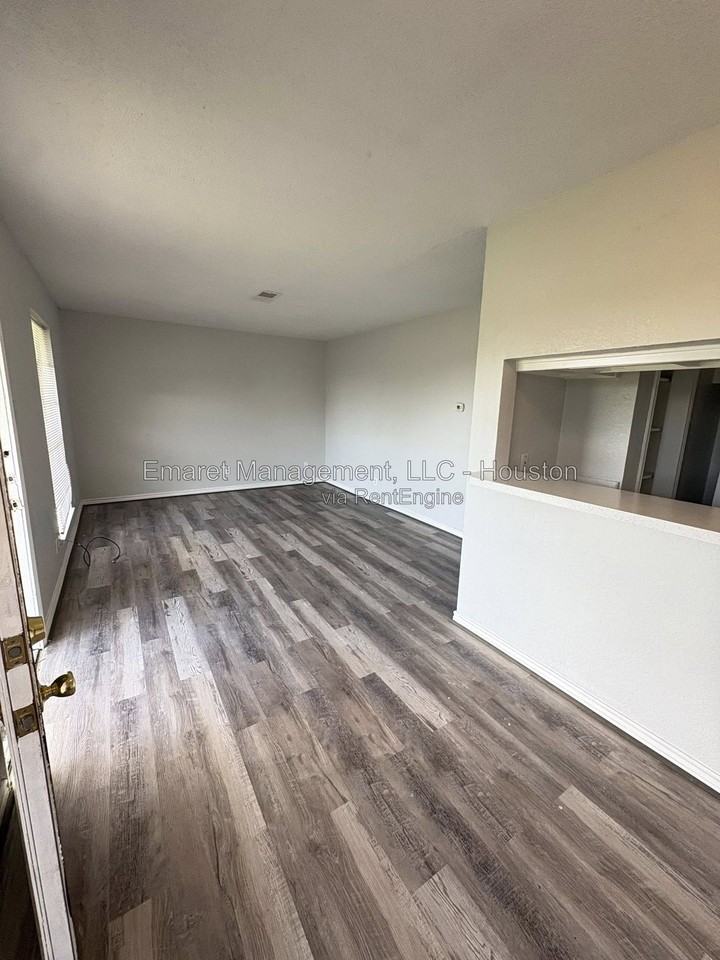 310 Yaupon St #405 - Photo 7 of 15