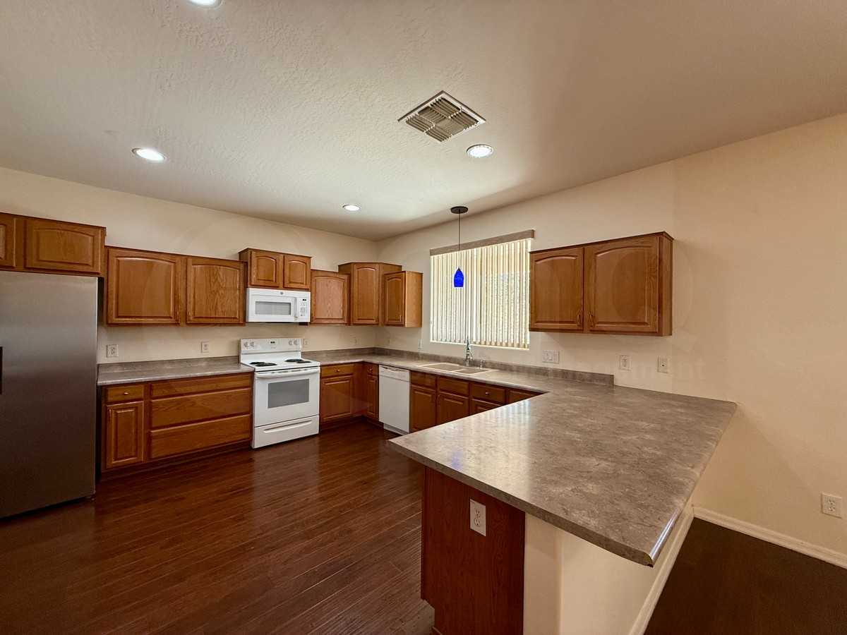 15621 N 182nd Ln - Photo 3 of 28