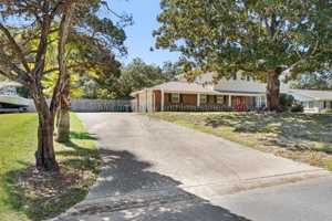featured image of 197 Country Club Rd