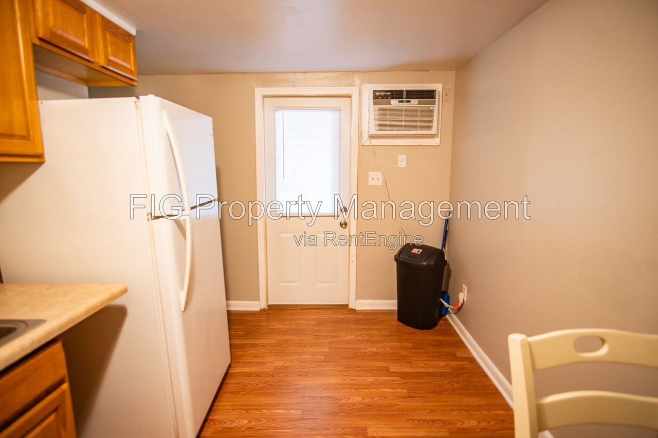707 W Race St #5 - Photo 2 of 8