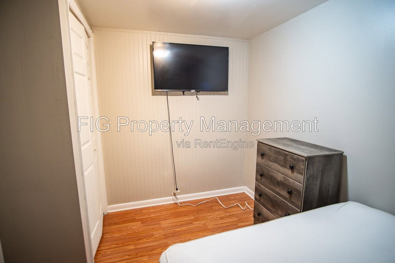 707 W Race St #5 - Photo 3 of 8