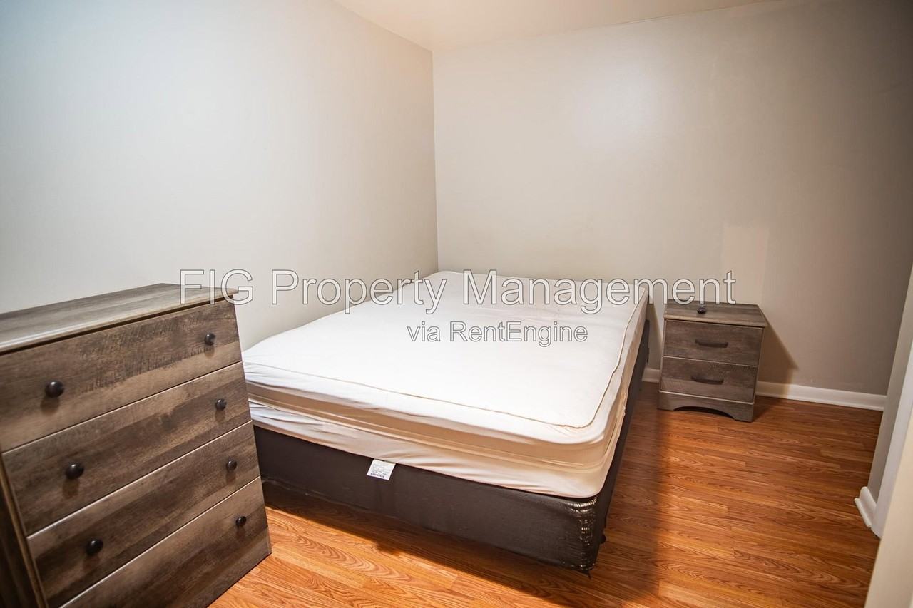 707 W Race St #5 - Photo 4 of 8