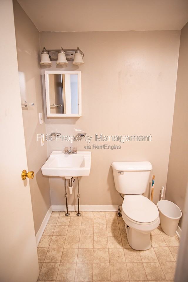 707 W Race St #5 - Photo 5 of 8