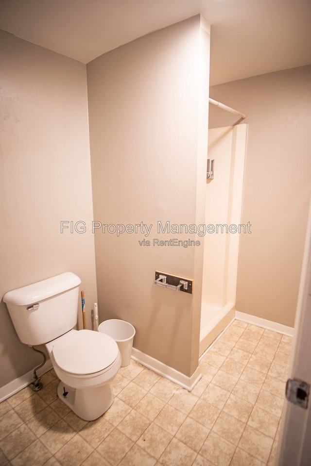 707 W Race St #5 - Photo 6 of 8