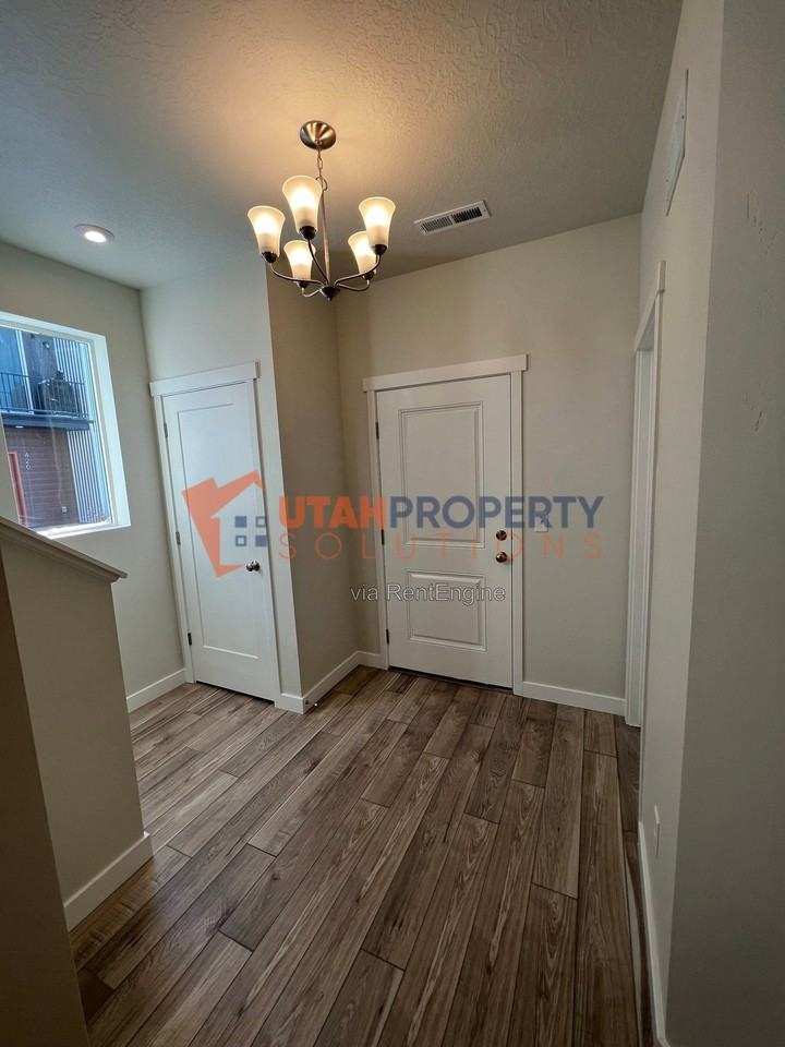 975 W 420 S - Photo 4 of 31
