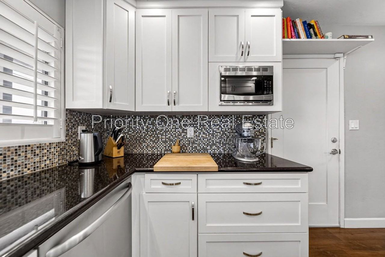 7354 Colony Rd - Photo 2 of 49