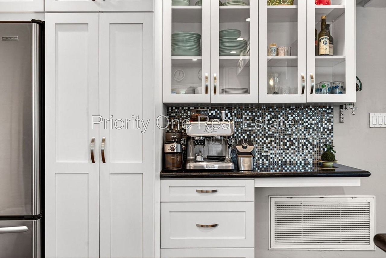 7354 Colony Rd - Photo 3 of 49