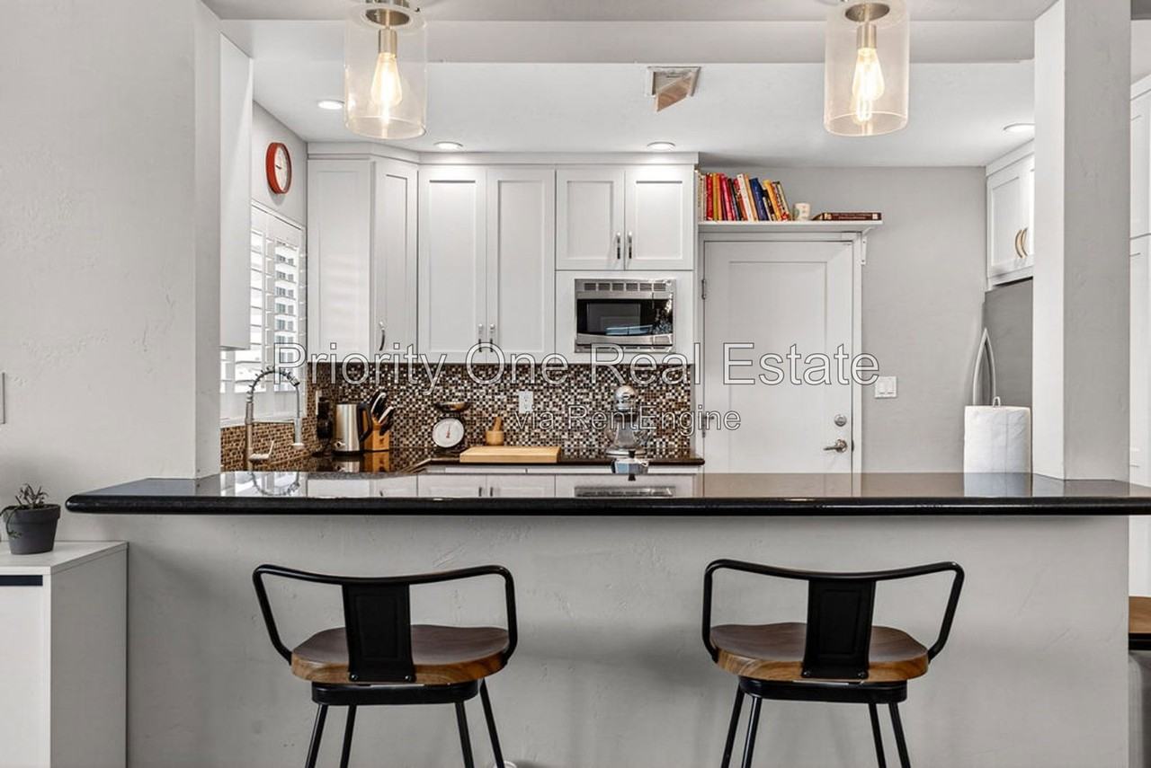 7354 Colony Rd - Photo 4 of 49