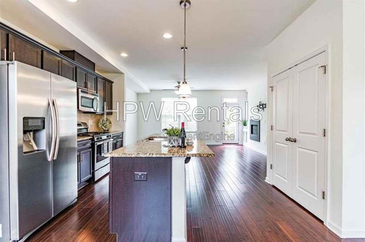 3917 Brokenshire St - Photo 6 of 17