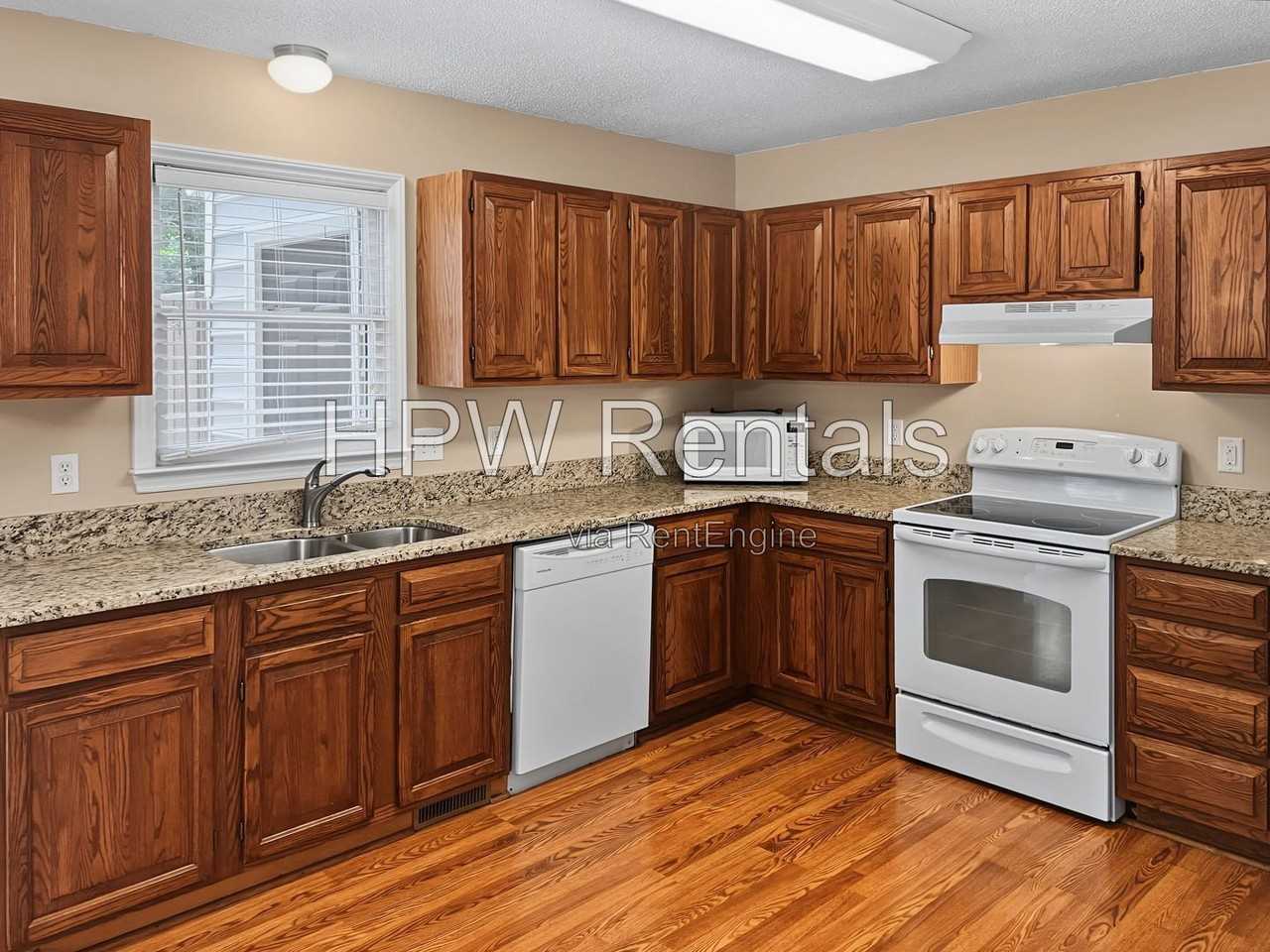 6749 Chauncey Dr - Photo 5 of 22