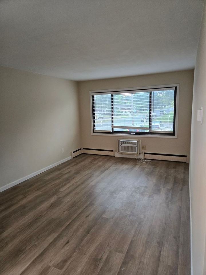 3950 W 126th St #304 - Photo 3 of 9