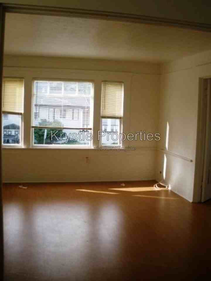 328 Monterey St - Photo 2 of 7