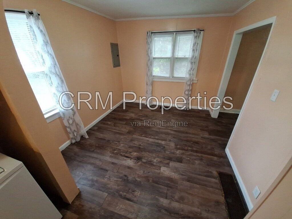 1524 N Leeds St - Photo 6 of 22