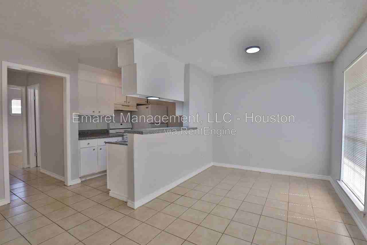 310 Yaupon St #110 - Photo 5 of 15