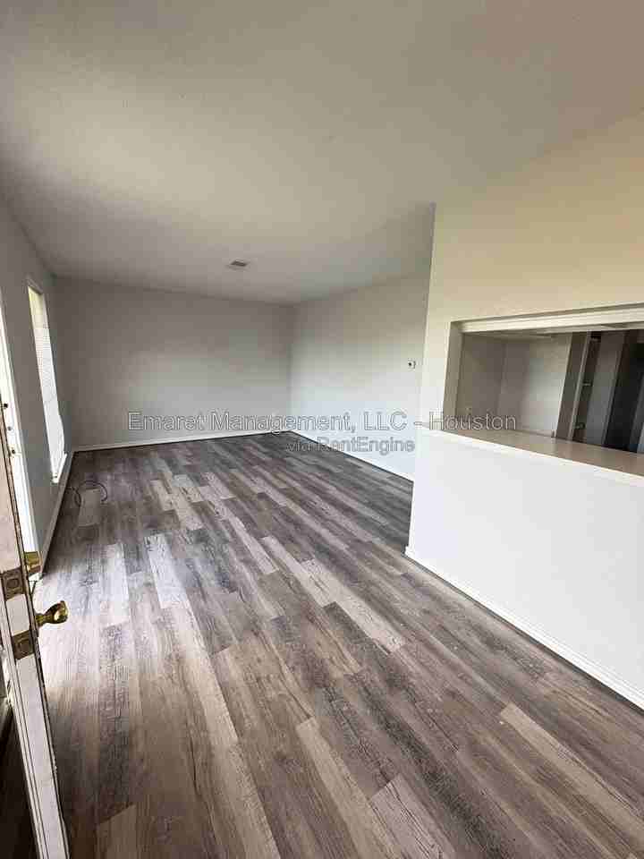 310 Yaupon St #206 - Photo 7 of 15