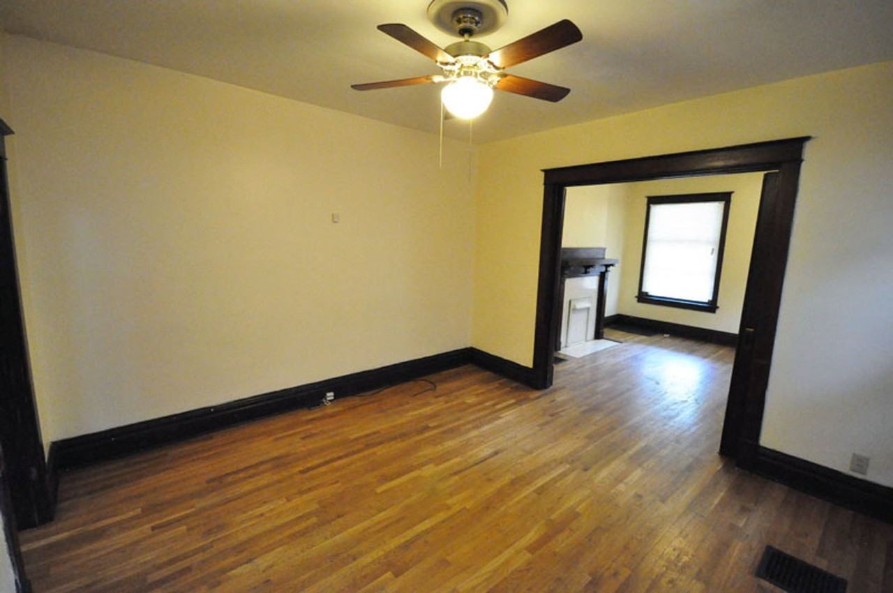 2078 Summit St - Photo 3 of 16