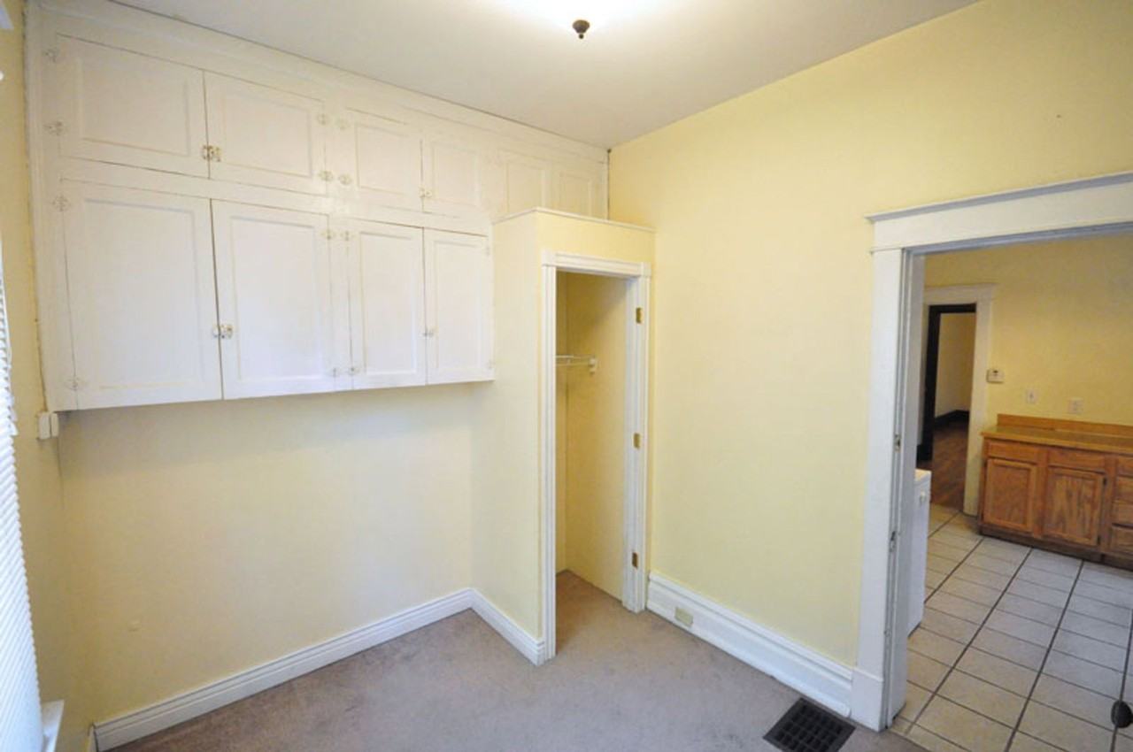 2078 Summit St - Photo 6 of 16