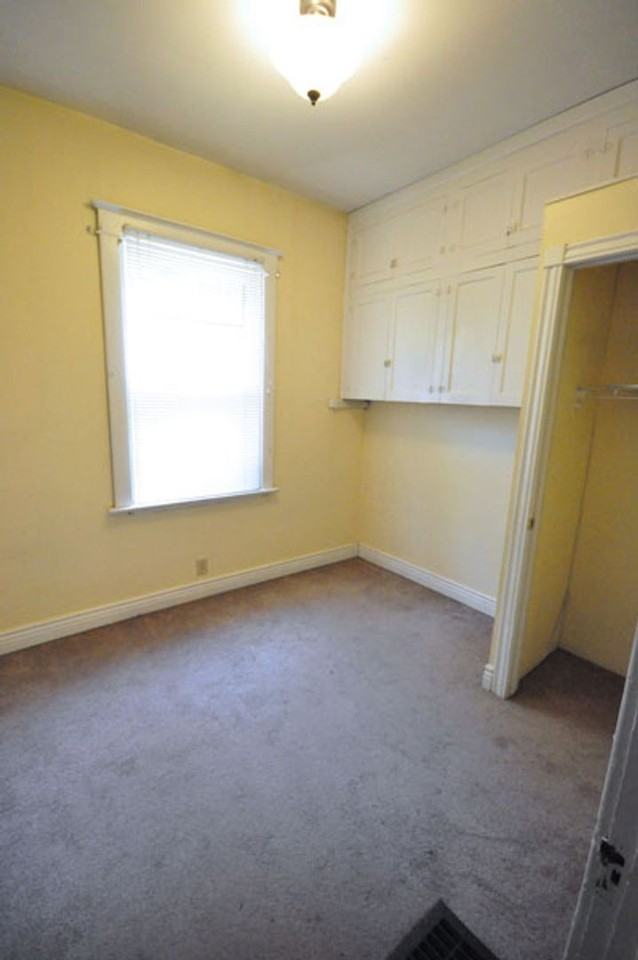 2078 Summit St - Photo 7 of 16
