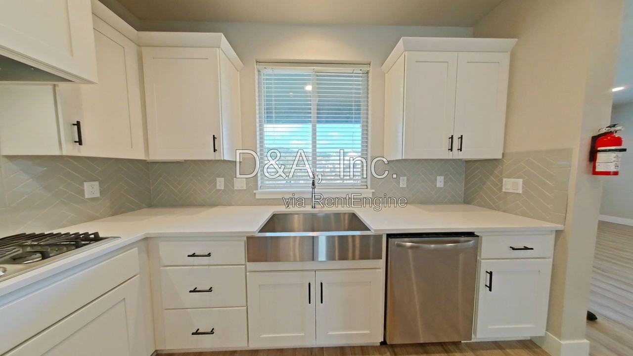 5009 Nw Stag Run Pl - Photo 4 of 17