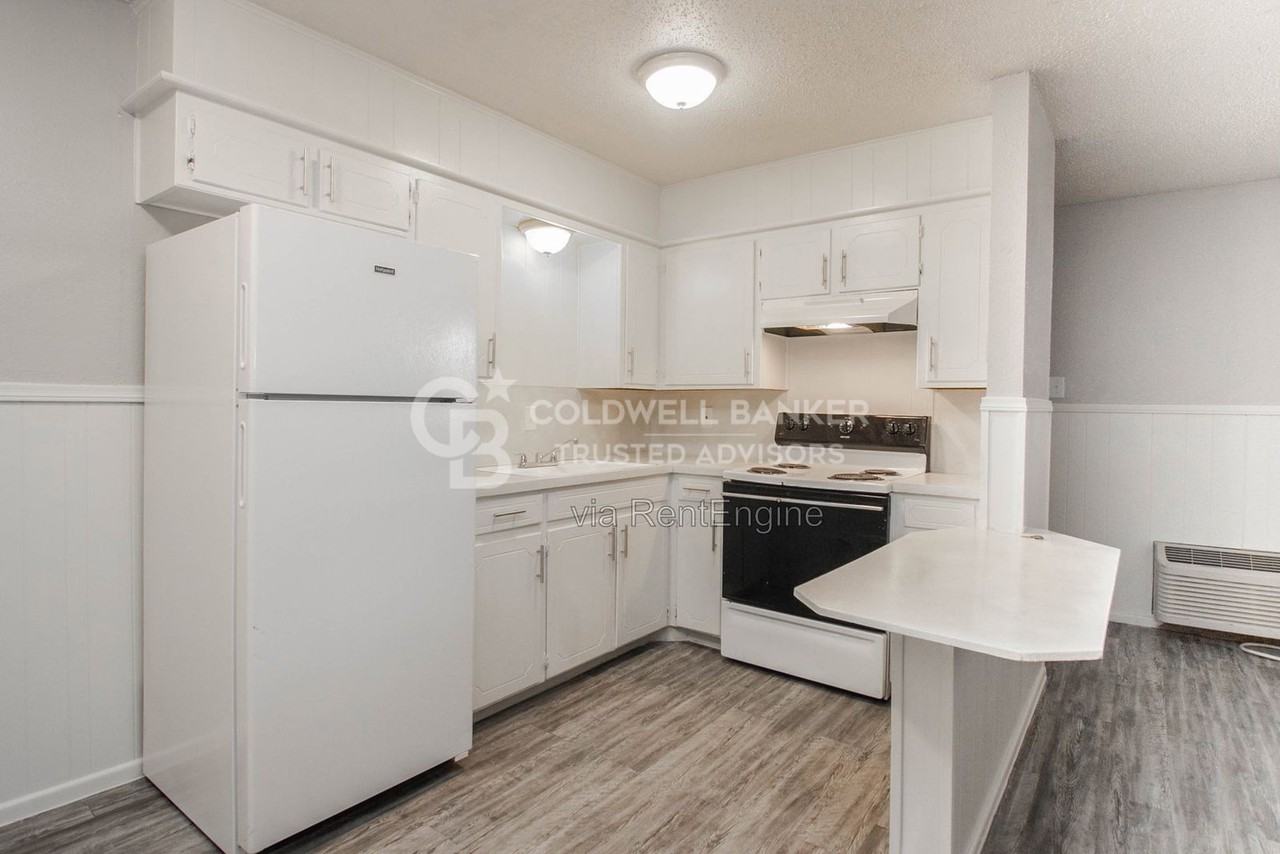 1308 53rd St #C - Photo 2 of 13