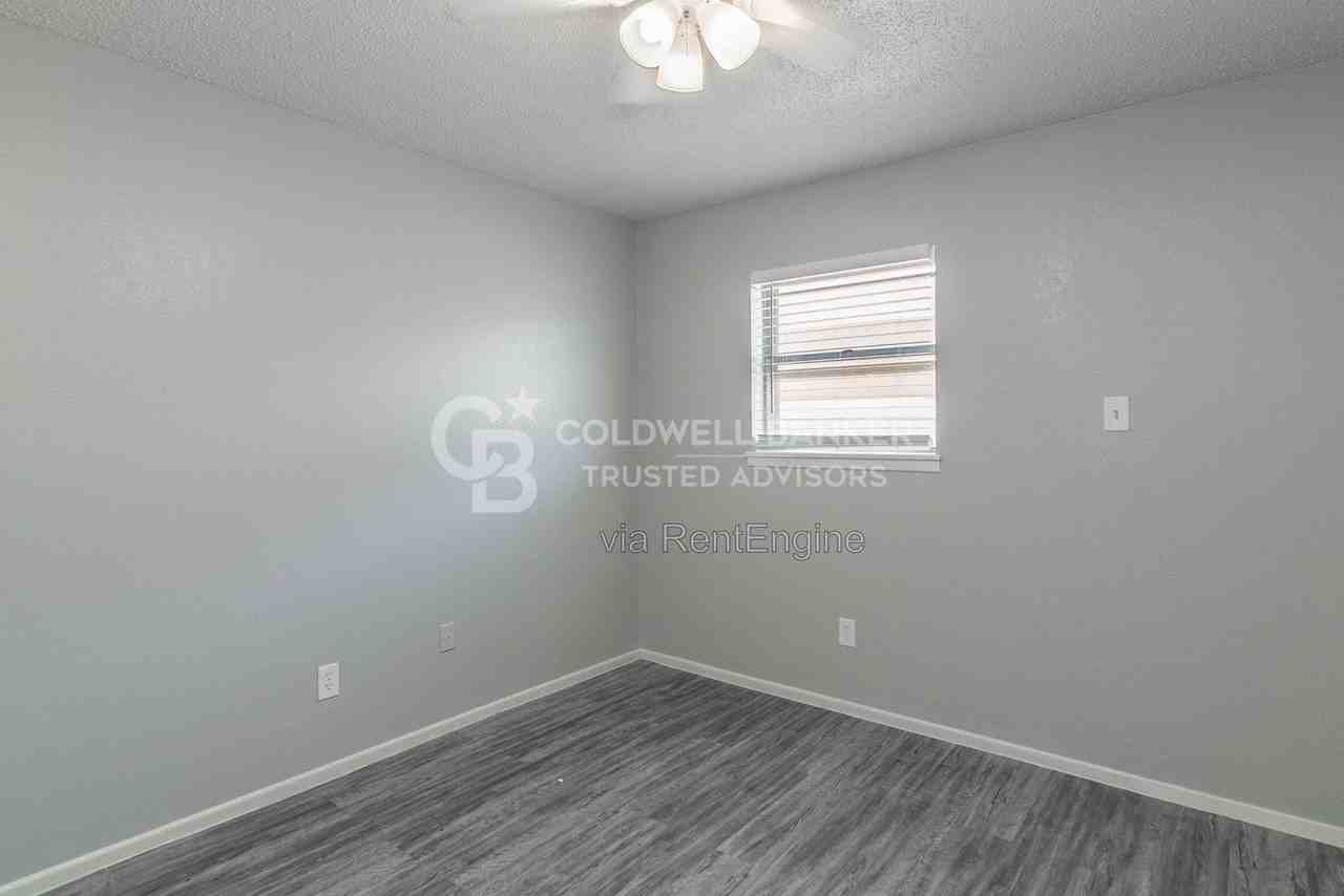 1308 53rd St #C - Photo 4 of 13