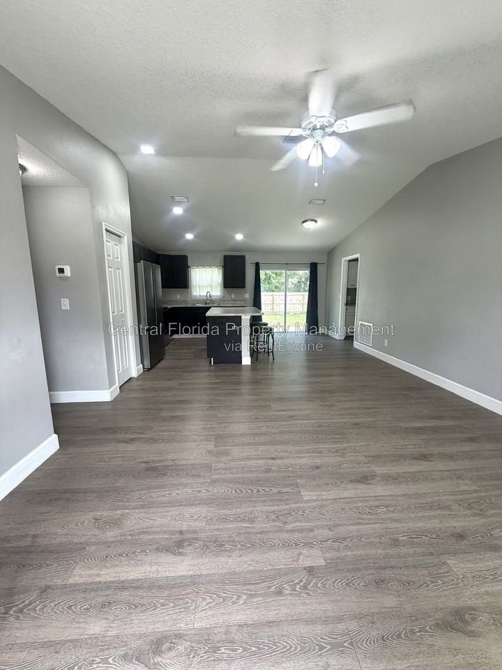 331 W Elm Dr - Photo 2 of 19