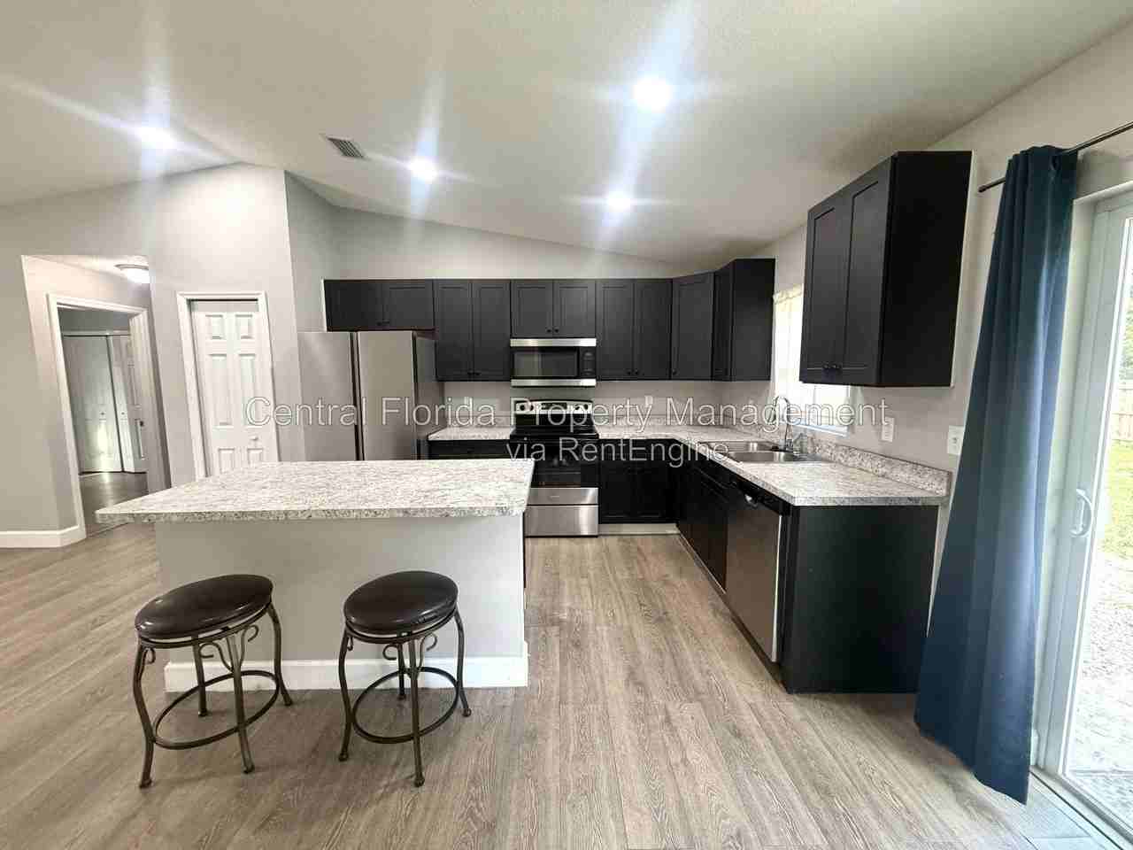 331 W Elm Dr - Photo 4 of 19