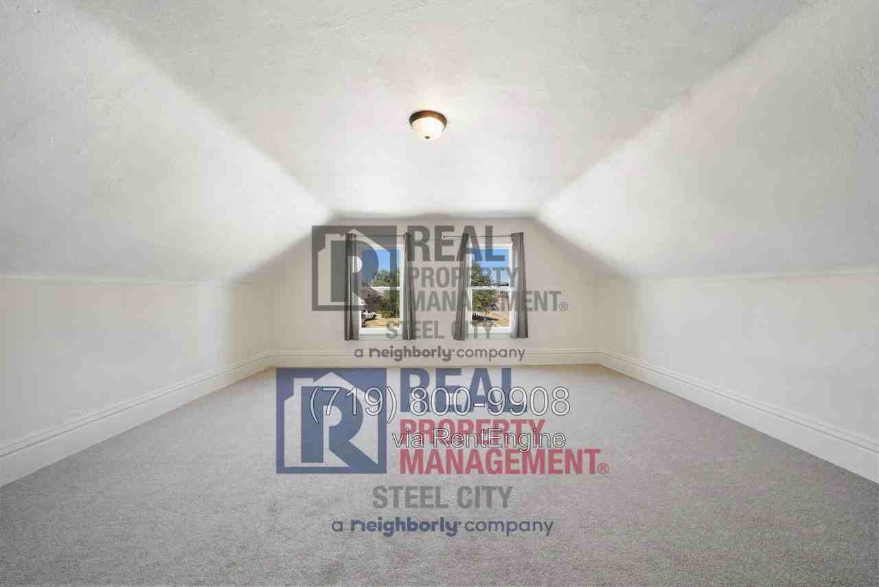 300 Clark St #B - Photo 4 of 7