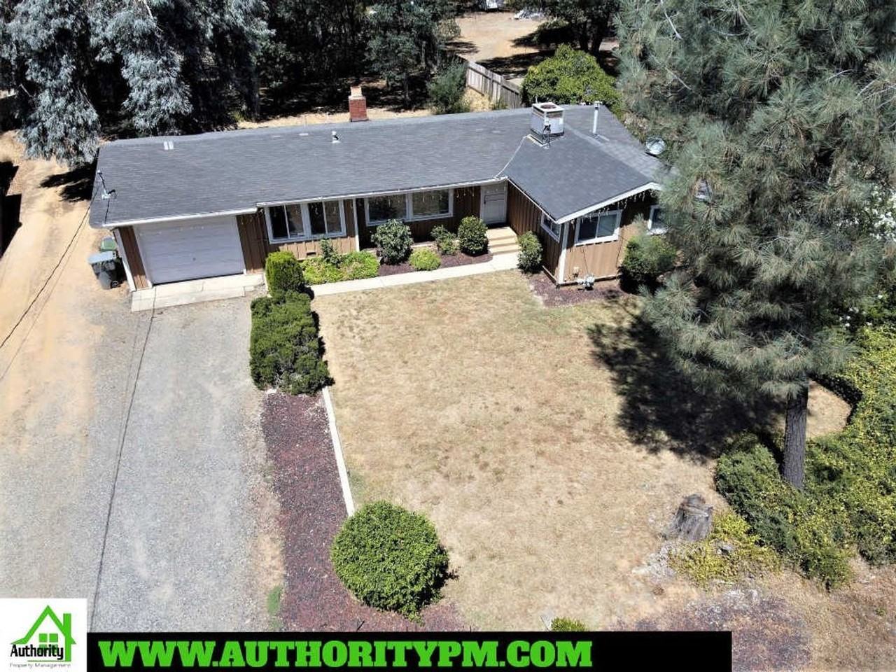 1634 Lake Blvd - Photo 2 of 23