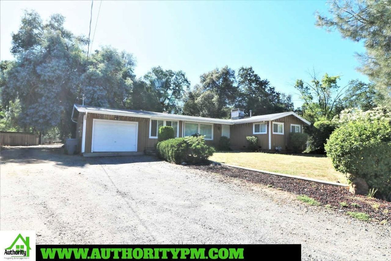 1634 Lake Blvd - Photo 3 of 23