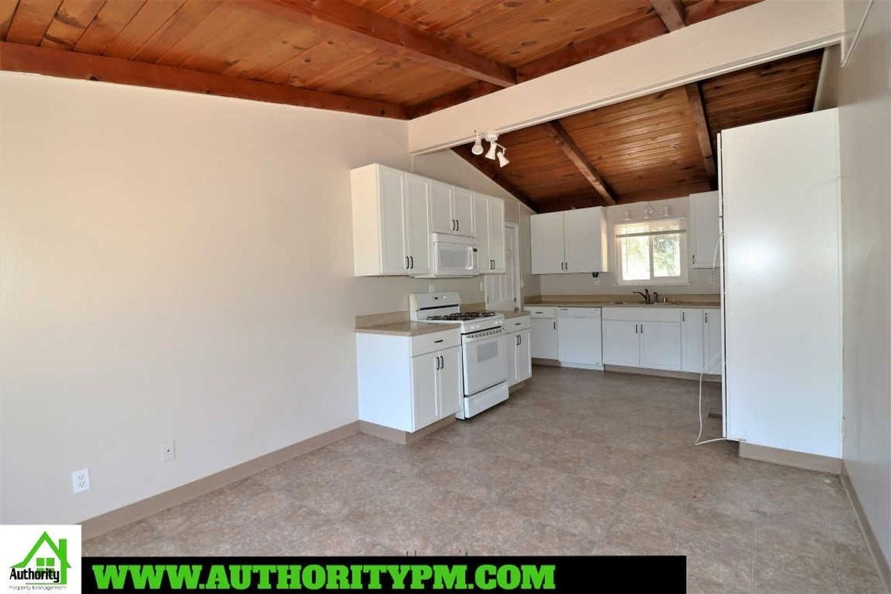 1634 Lake Blvd - Photo 7 of 23