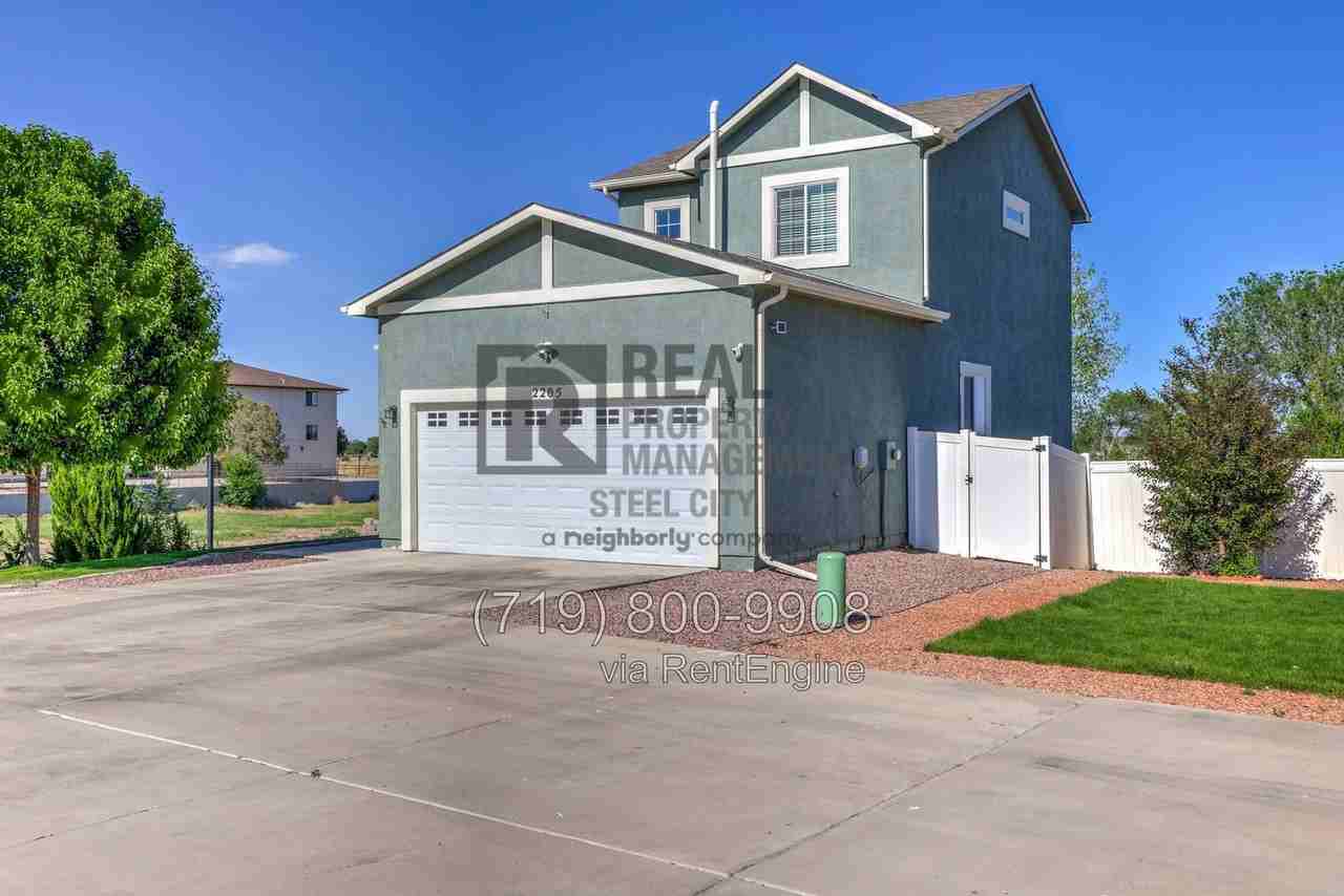 2205 Highland Ave - Photo 3 of 36