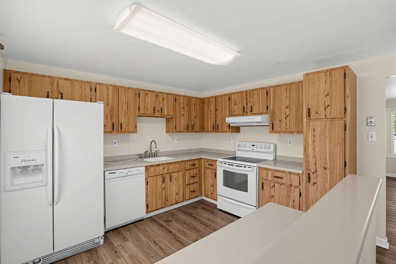 2416 Pinefield Rd - Photo 3 of 15
