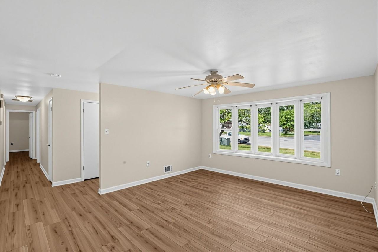 2416 Pinefield Rd - Photo 4 of 15