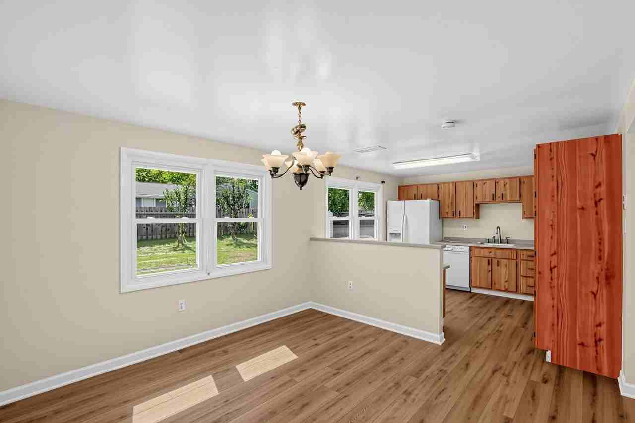 2416 Pinefield Rd - Photo 6 of 15