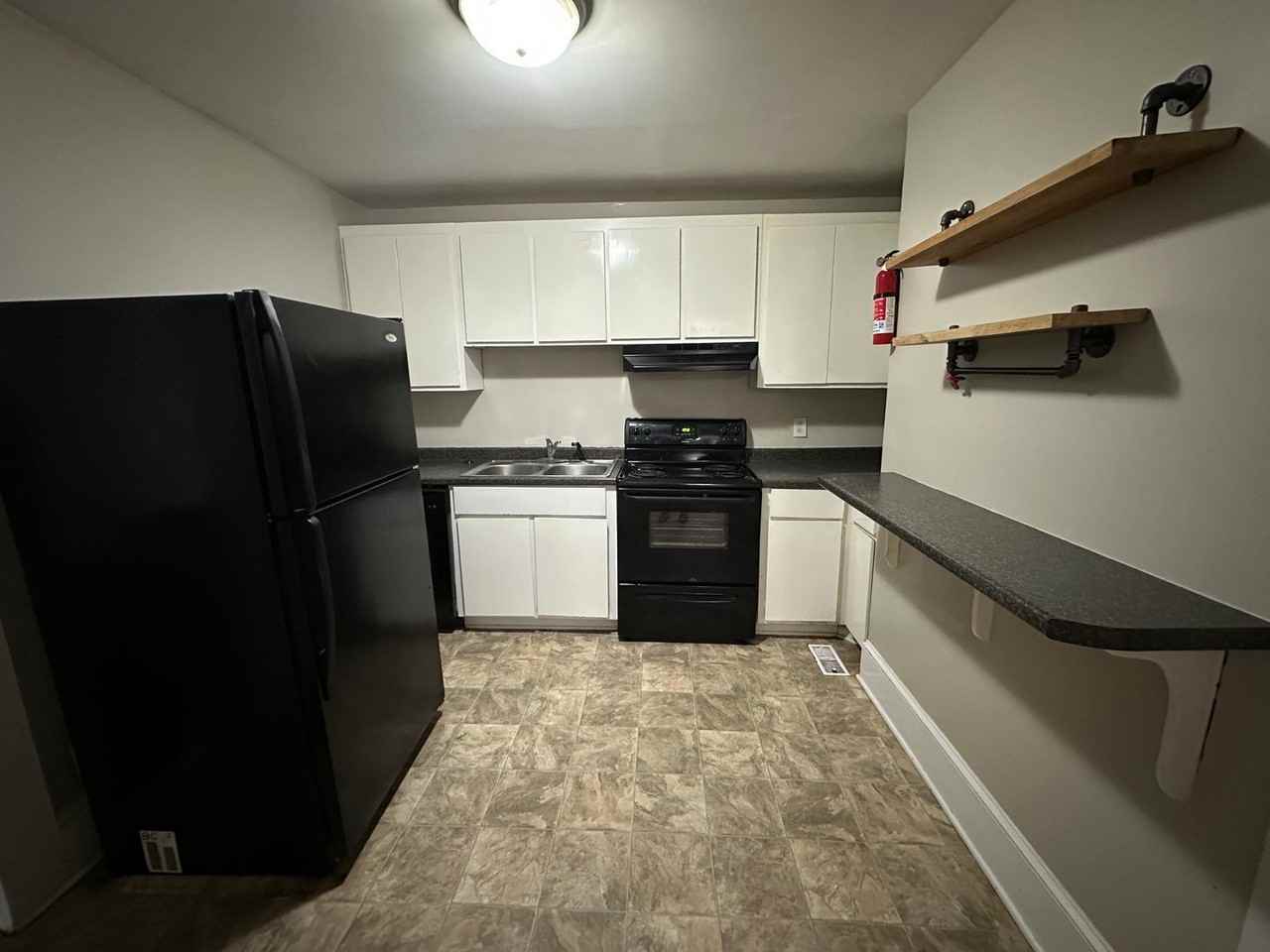 936 Magnolia St #2 - Photo 3 of 10