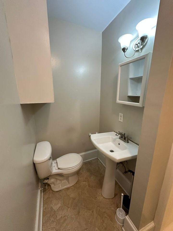 936 Magnolia St #2 - Photo 4 of 10